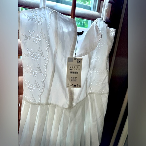 Eyelet pleated mini summer dress by Zara🕊️🍦- size S - *NWT* ss 2024 collection - Picture 3 of 11